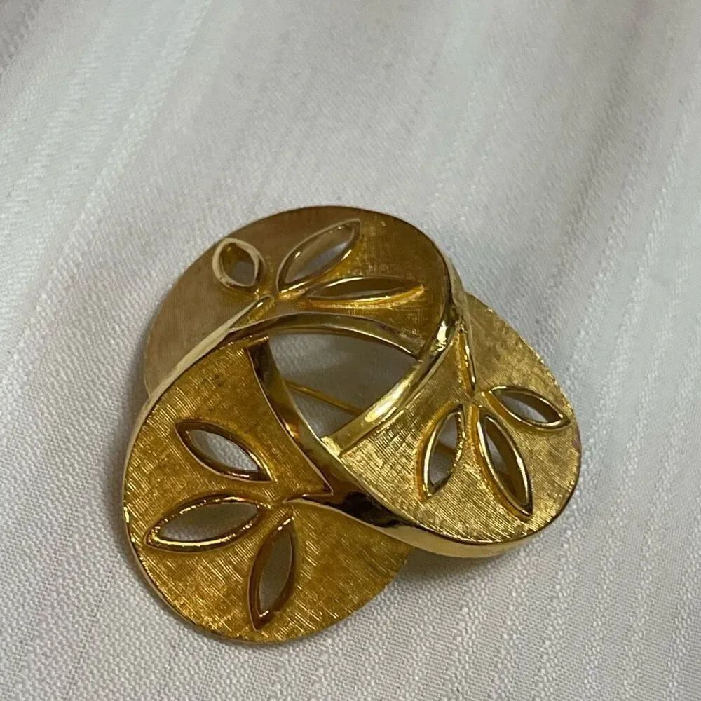 Vintage Crown Trifari Brooch Gold Tone Brushed Knot Pin